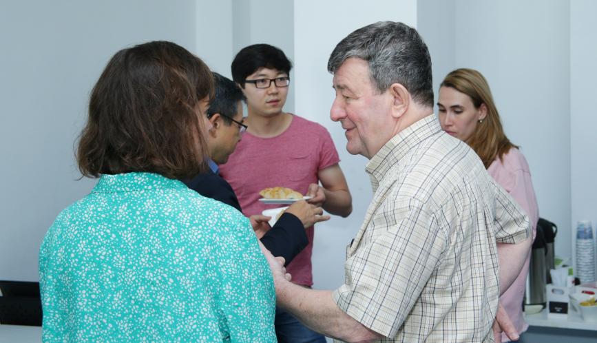 Shlomo Weber in conversation with students during a break.